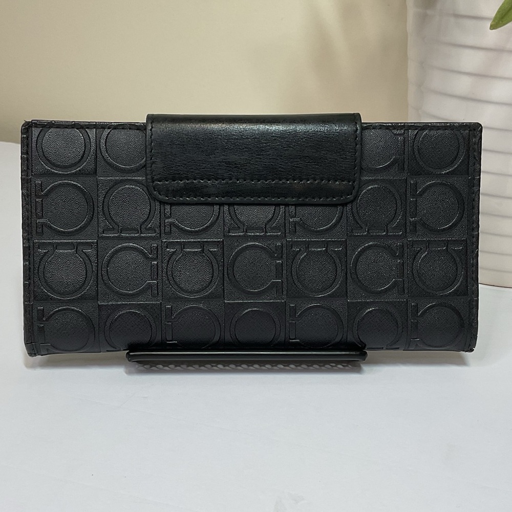 Salvatore Ferragamo Black Embossed Authentic Wallet - Picture 2 of 10